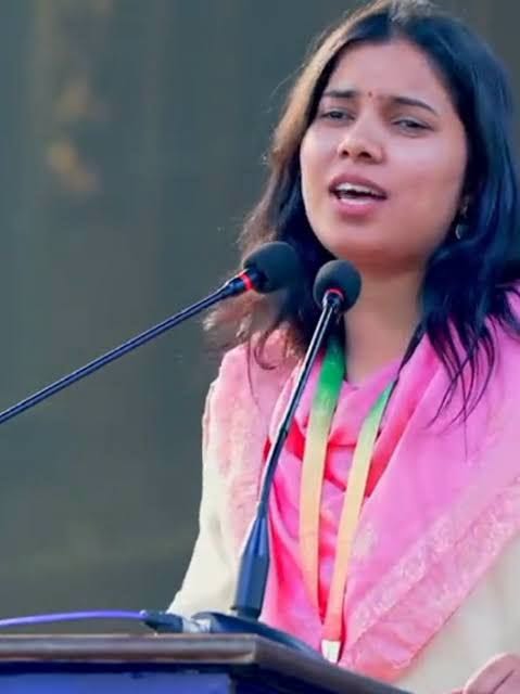 اِس محبت سے مُجھے اُس نے کہا عشق کرو 
دل میرا ہار …